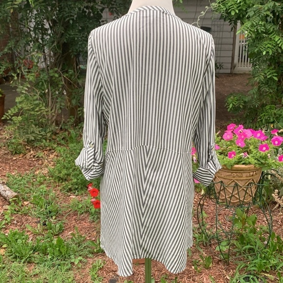 J Jill Gray & White Striped Button Down Adjustable Sleeve Peplum Tunic XS - Picture 5 of 8